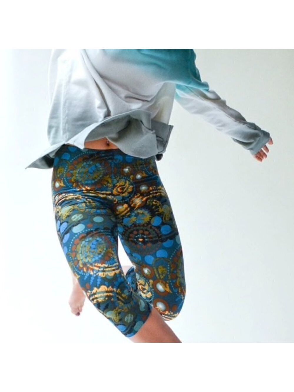 LEGGINGS DEPOT PAISLEY and Mandalas Print Teal Green Color Capri Size 10 NWT